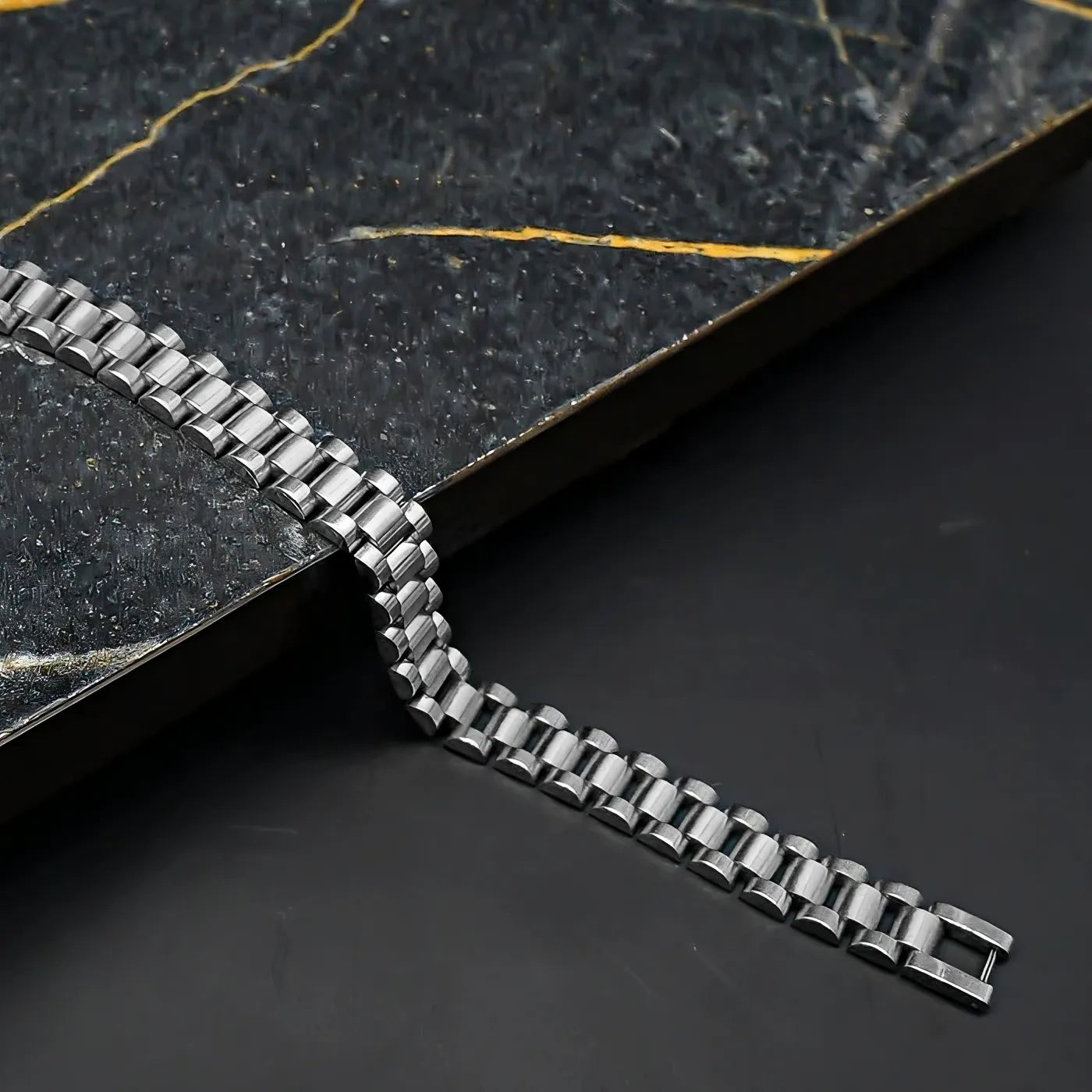 Luxury Stainless Steel Bracelet – Elegant Gold & Silver Design
